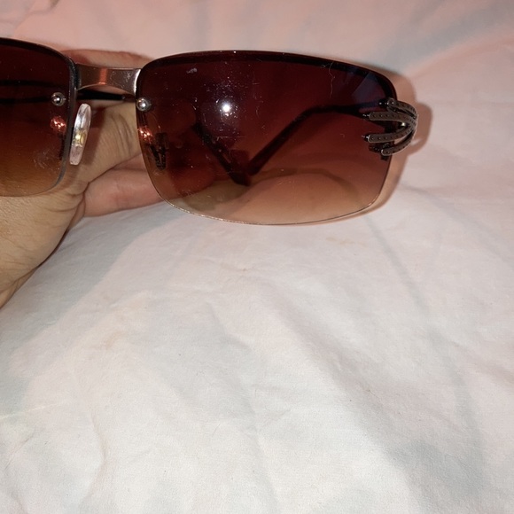 4 Bundle Sunglasses 🕶 - Picture 6 of 9